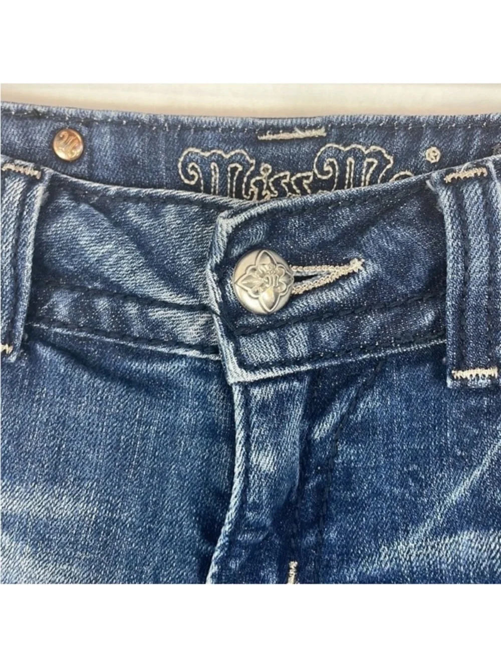 Miss Me Women’s Blue Denim Capri Jeans Low Rise Embellished Flap Pocket Size 27.